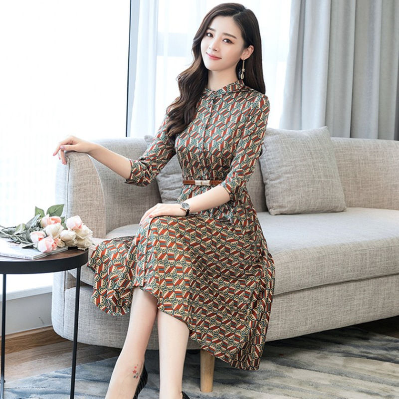 国庆小姨出嫁，我穿这种秋装裙，直接抢了新娘风头，只因裙子太美