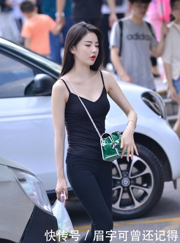  【女人】成熟的女人也很美，小姐姐紧身裙秀出时尚之美