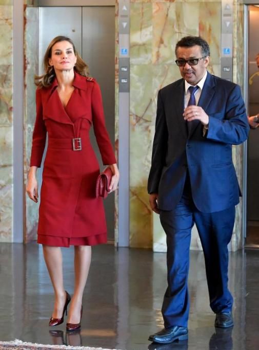 第一夫人穿连衣裙:西班牙王后气质爆棚，65岁法国夫人别样风情!