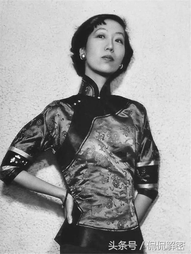 老照片：从容优雅的民国名媛们，旗袍装尽显东方魅力，惊艳众人
