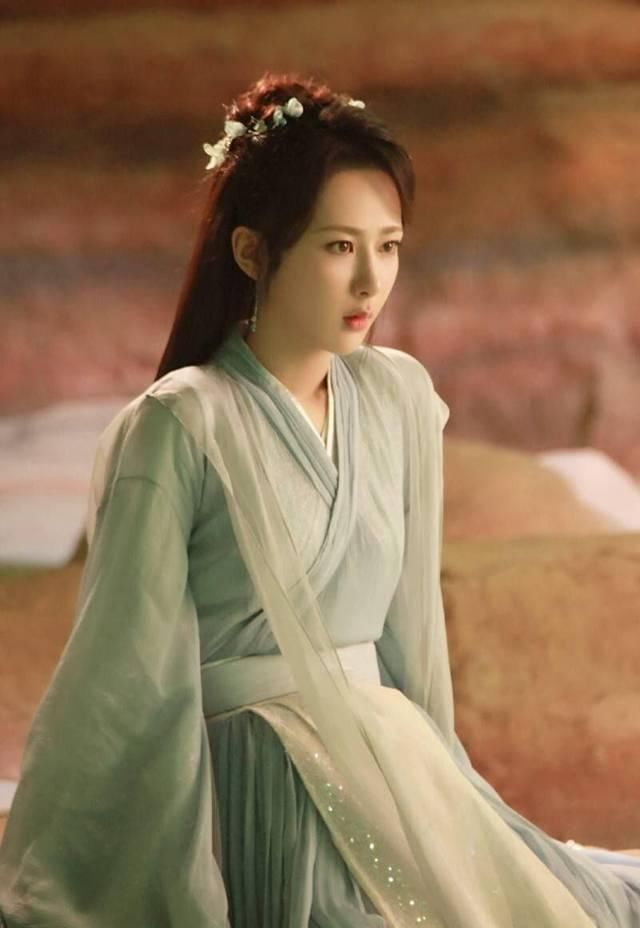  杨紫@李现能红，马天宇为什么不红？所以杨紫能带人的言论是真的不成立