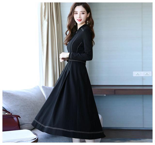 不要在衣服不见了的状况下游玩。这条裙子只要穿过膝盖时才美观。