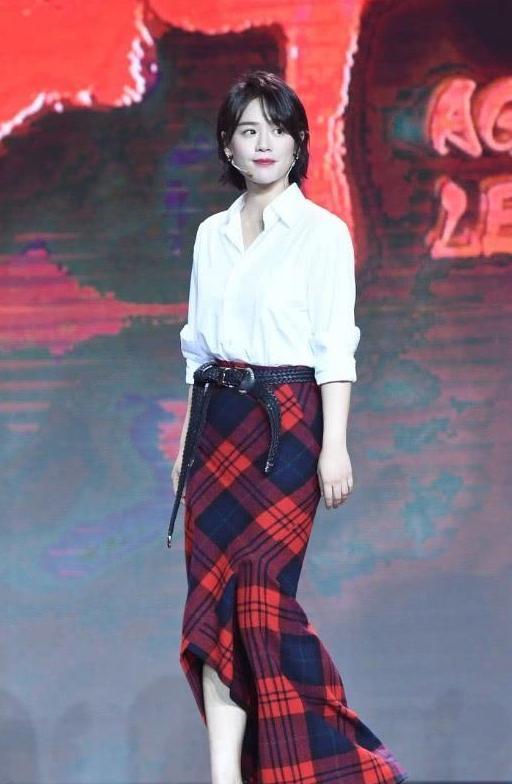 马思纯真会玩，把餐厅的“吊牌”挂在耳朵上，这么重打脸不疼吗？