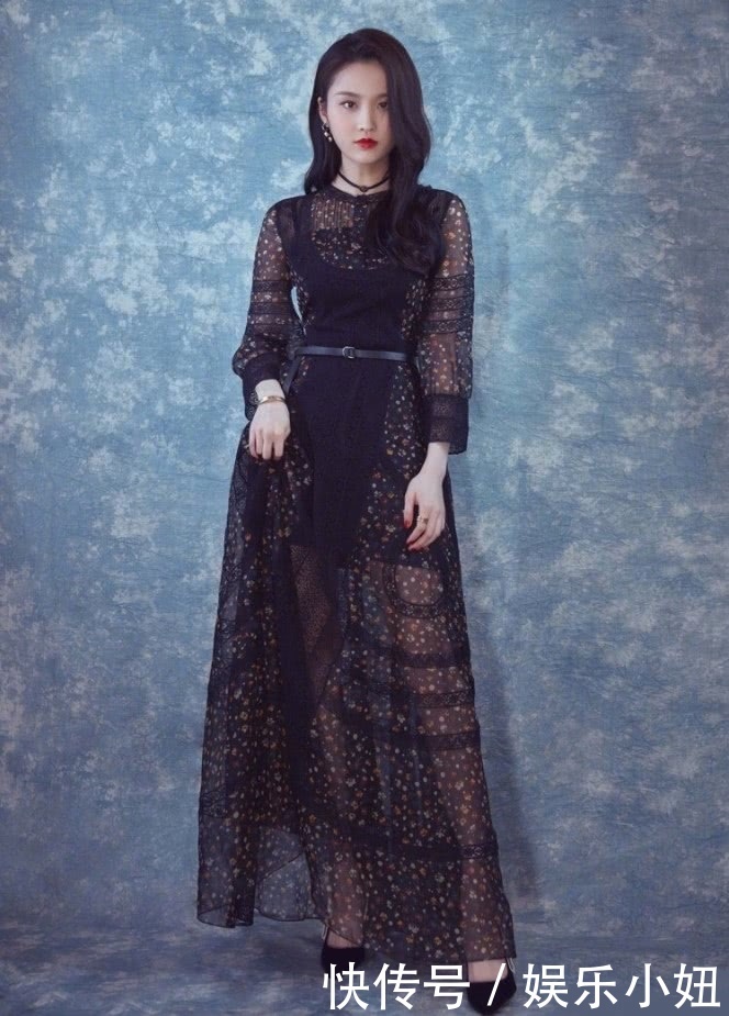 张慧雯太厉害，一袭吊带纱裙就美如仙，不是没存在感的谋女郎了！