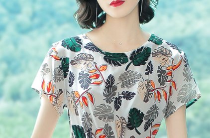 8月阔腿裤已不流行，“冷风蜂腰裙”纤细小蛮腰，专为胖女人设计