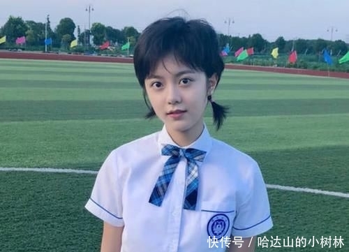  「没想到」总以为赵今麦是小孩子，没想到化上复古妆的她，秒变成熟小姐姐