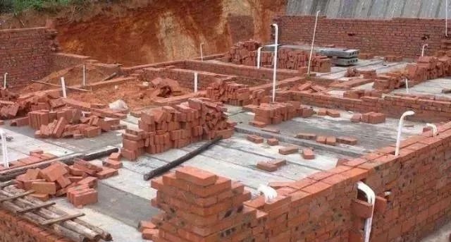 明年农村要停止建房？翻修也不允许了？这到底是为什么？