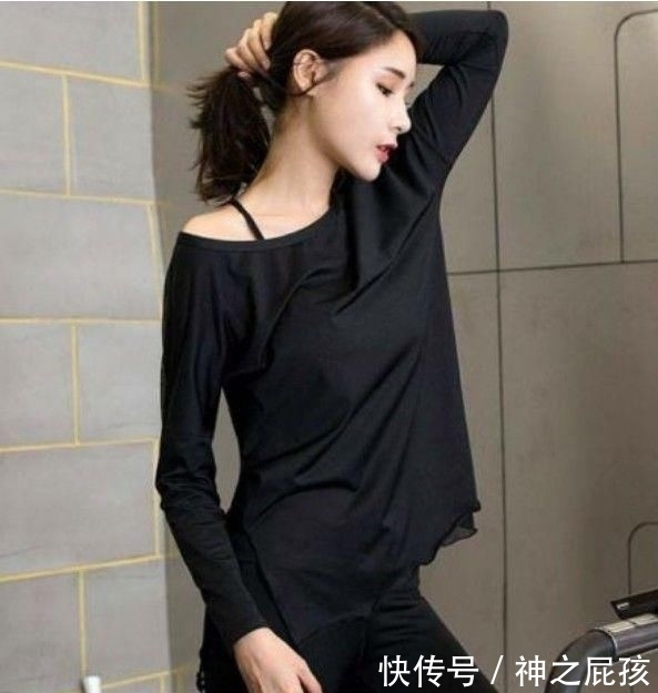 『底裤』街拍:动人匀称的紧身打底裤美女,修饰出完美的腿部线条