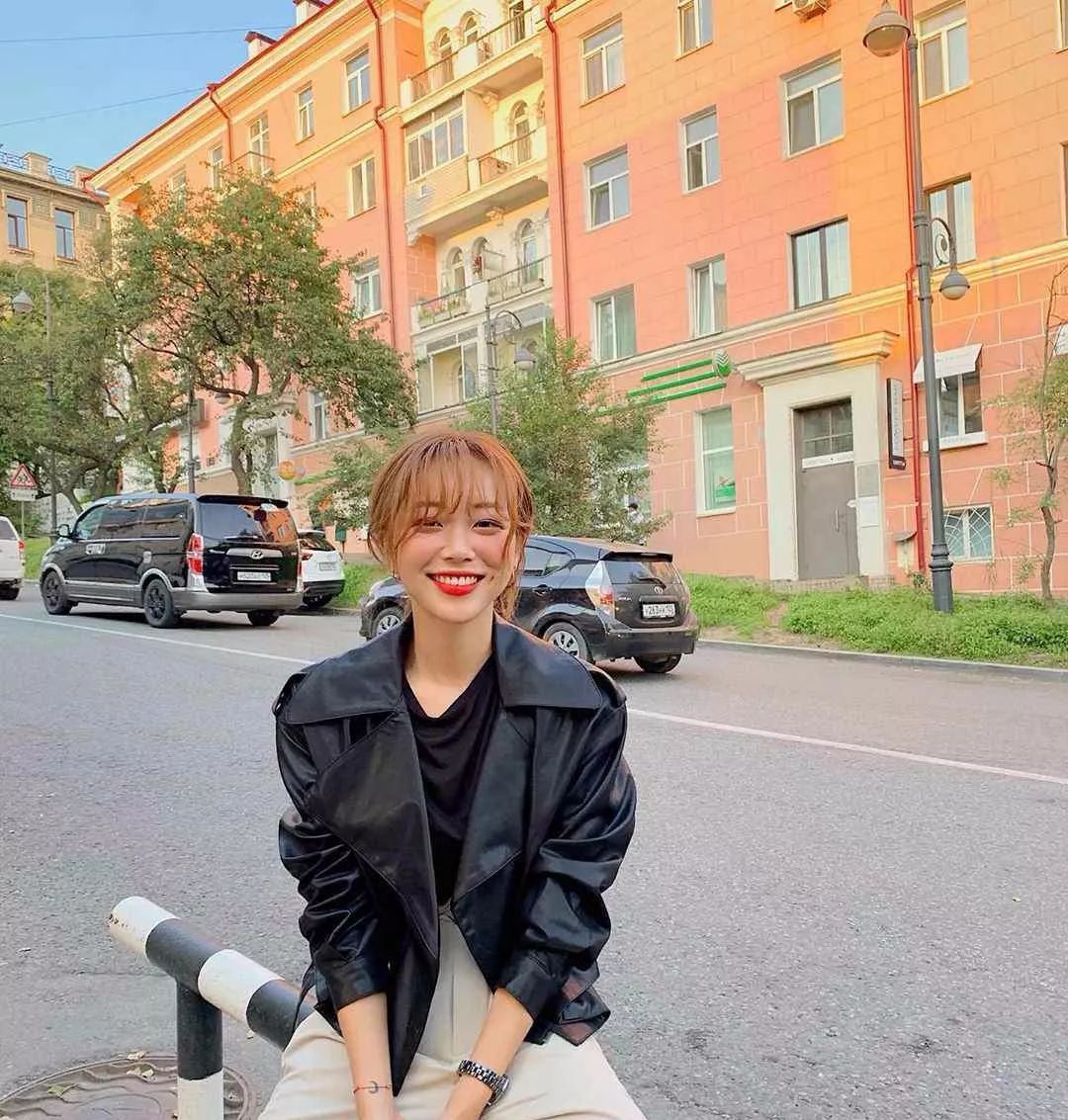  『风衣』T恤搭配:是时候穿T恤了!搭配薄外套美哭了!