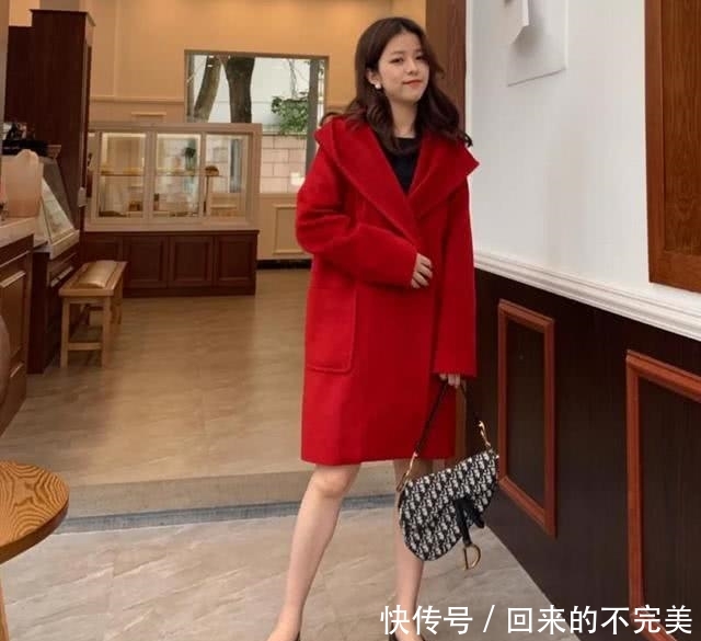  「显瘦」2020年很流行的“中国红”，早春这样穿最美了！