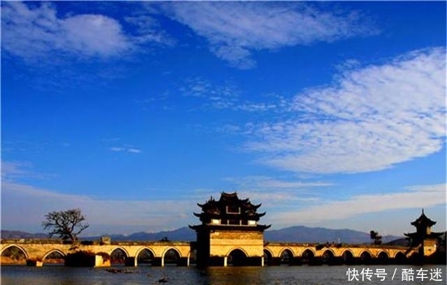 云南建筑大观:站在桥上望云岭