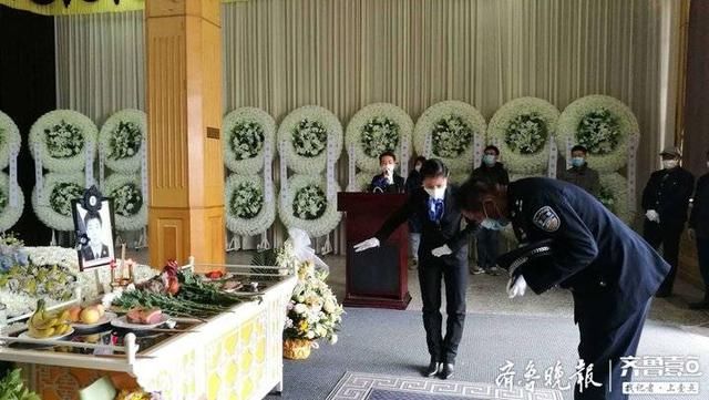  「殡仪馆」送别英雄李弦｜鞠向群、赵斌等有关负责人到殡仪馆凭吊