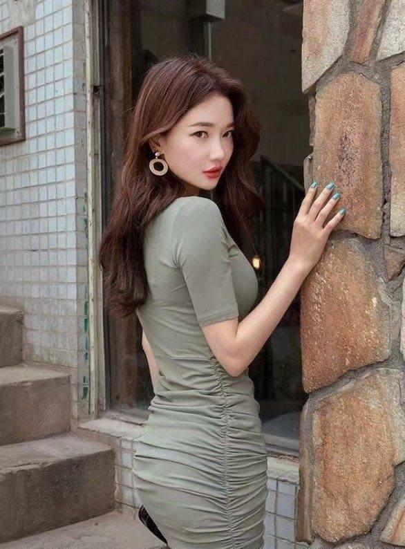 紧身包臀裙, 尽显曼妙曲线, 散发迷人魅力, 这个秋天就是要你美!