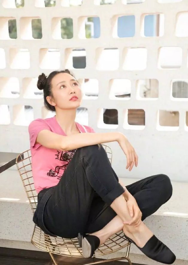 35岁王鸥和20岁宋祖儿同扎哪吒头，网友:真嫩和装嫩的差距