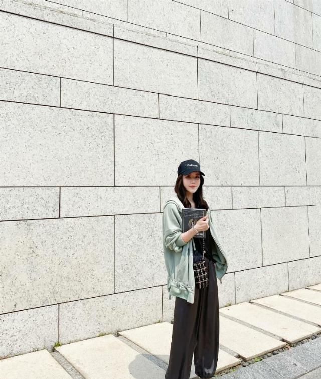 #漂亮#春天有一种穿法叫“名媛范”,时髦显贵又洋气,漂亮小姐姐都喜欢