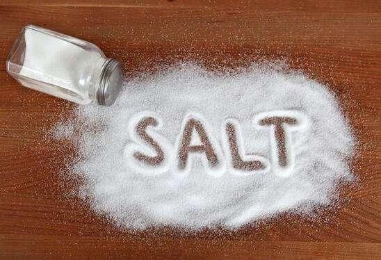 疫苗风波还未过，又被曝出食盐问题，网友怒斥:还让人好好活吗