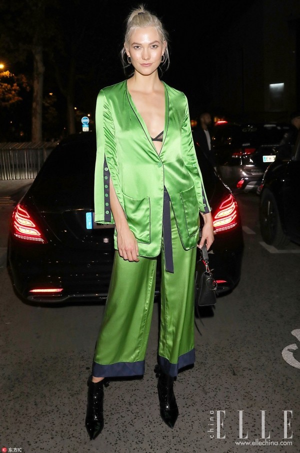 为什么我穿是睡衣 她穿是睡衣风？