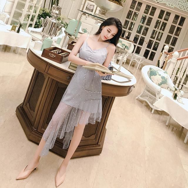 名媛风包臀裙，性感中不失雅致