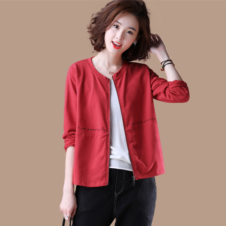 天!本以为小衫+长裤流行，没想到!9月竟火了“薄外套”，真美