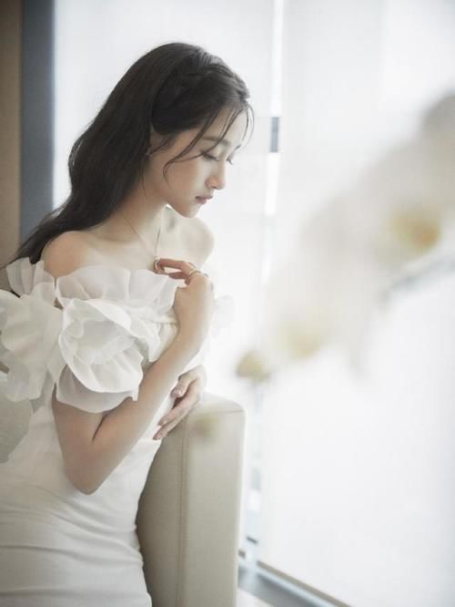  「冬天」人像摄影，冬天穿露脐装街拍，美得像18岁少女