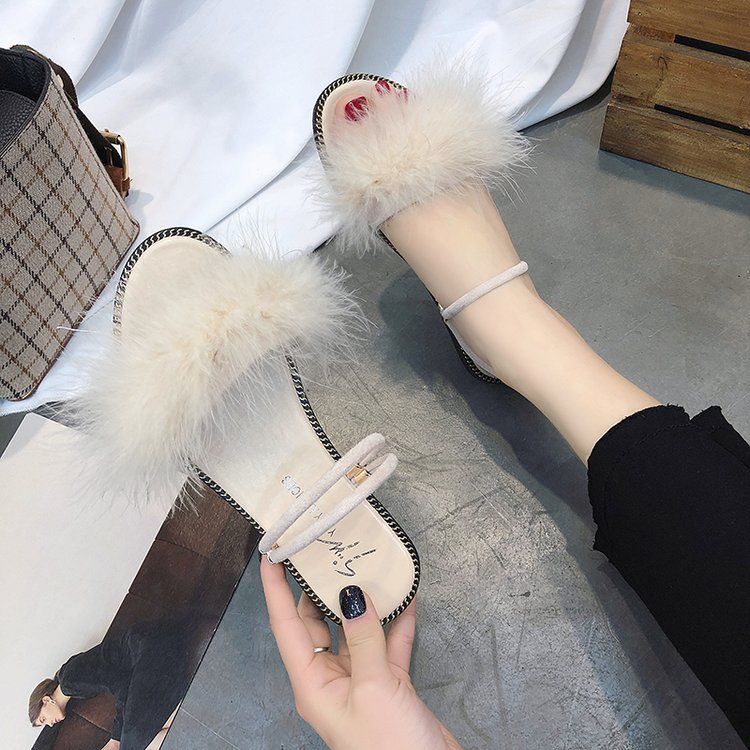 如今奔4奔5的女人都喜欢穿这种鱼嘴鞋，时髦百搭高挑有味道