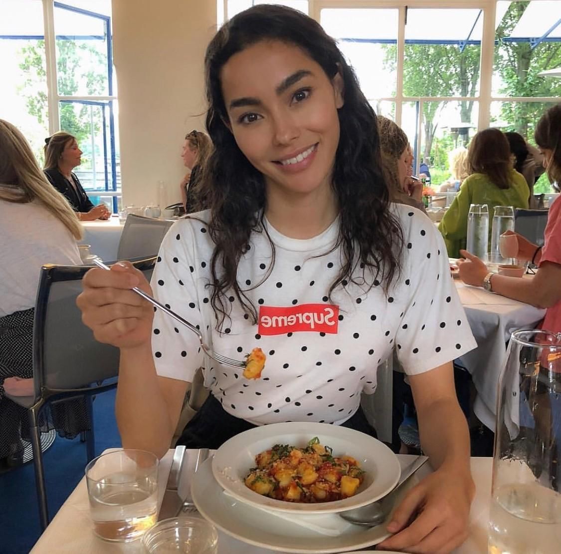 不爱穿Bra和裤子的潮流女神，让人看了就血脉喷张!