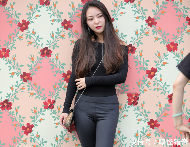 紧身打底裤：优雅成熟的打扮，彰显女人的魅力风情