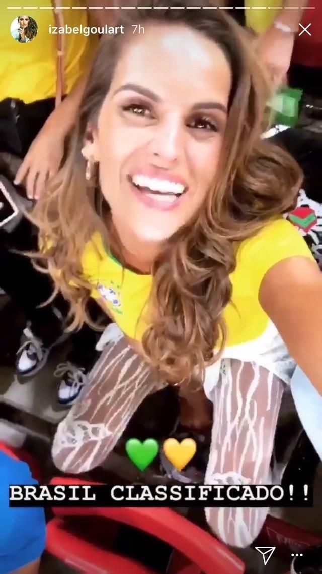 德国门将失落离场，维秘辣模女友透视装微笑臀上阵竟为劲敌加油