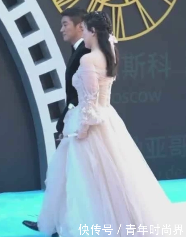  『镜头』霍思燕腰和背一样宽？当镜头拉近的那刻：难怪一直说要减肥