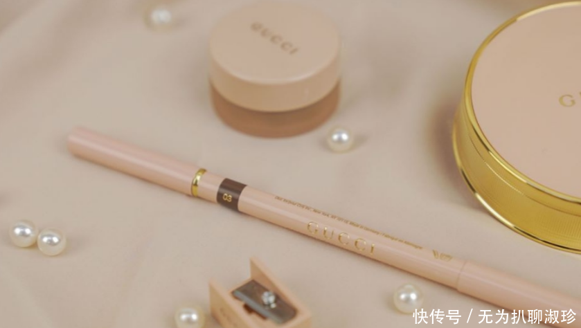 「复古」首推粉饼!GUCCI Beauty全新彩妆,超美复古粉金包装