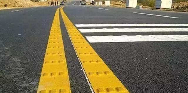  斑马线■在道路上不认识这5种“道路标线”，别说自己是老司机