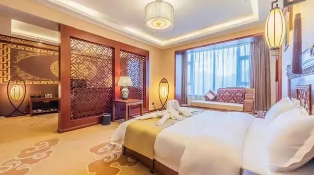 再过一个月,国内这处桃花盛景就要藏不住啦!囊括高原最美雪山!