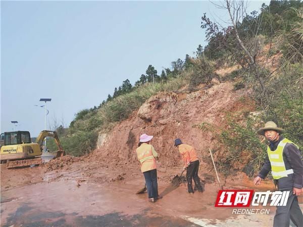  [公路建设养]郴州北湖区公路部门抗洪抢险保畅通