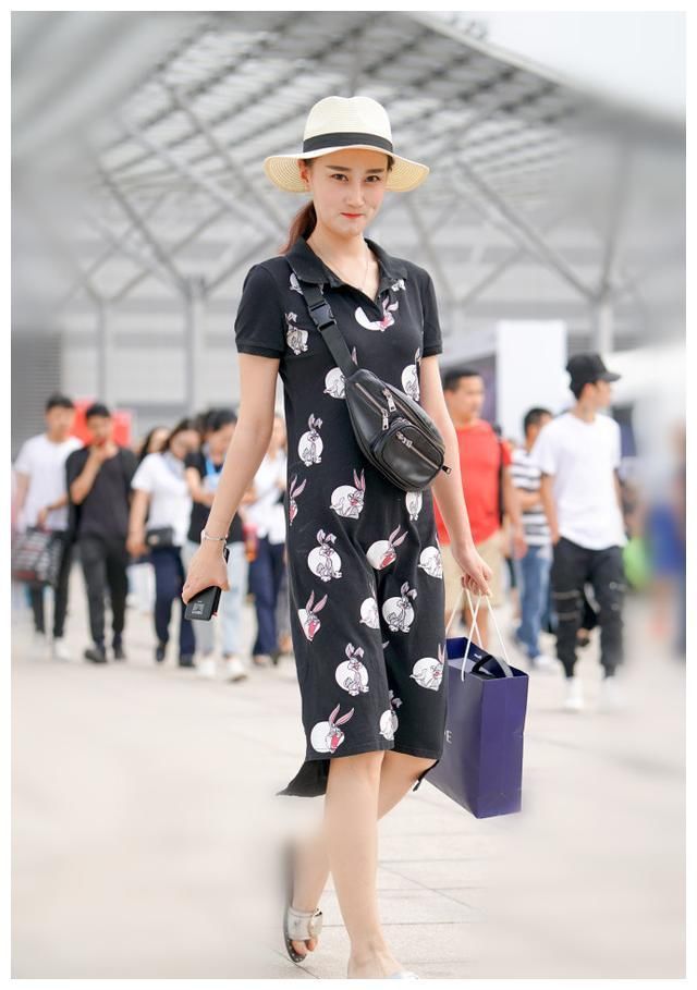 街拍：图1艳丽无比，图2性感时尚，图6的身材曲线惊艳亮眼