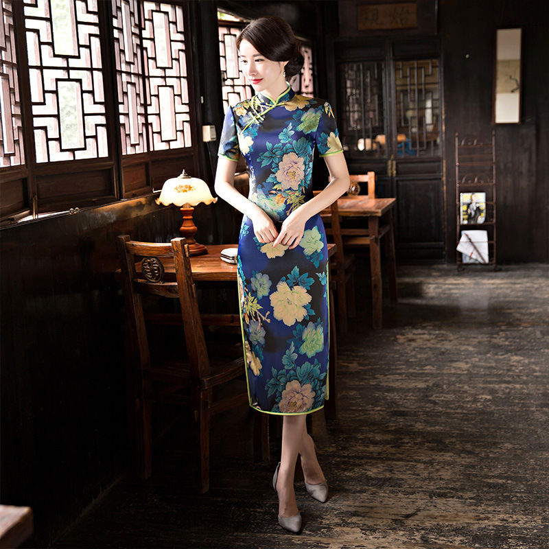 一直很紧俏的改良旗袍:终于走入市场，老婆穿上:回眸一笑百媚生