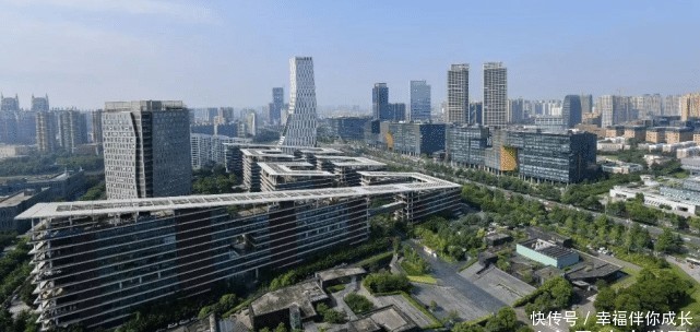中国“最牛”的新一线城市,超越杭州南京,还将拥有第二座机场