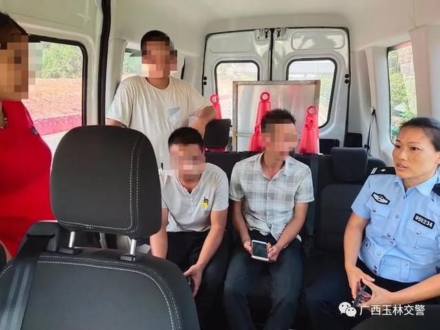  巨无霸|这两辆“巨无霸”被困路上，惊动高速交警、路政、施工单位