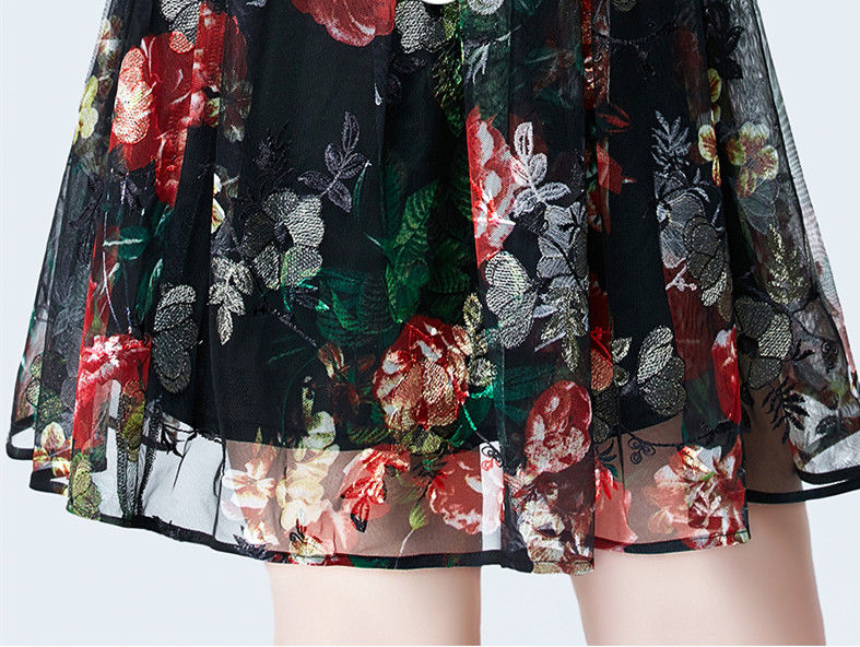 嫂子已经43岁，就很讲究穿搭!逛街穿这洋气女装，超显年轻貌美