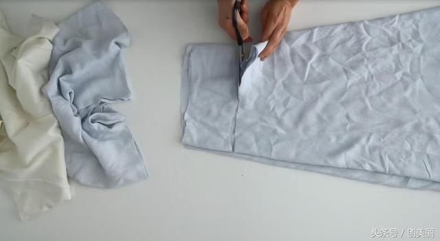 教你用旧裙子做一款仙气十足的上衣，过程简单，夏天买衣服钱省了