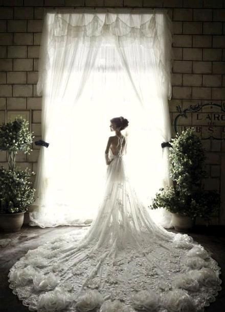 12个“婚纱礼服”设计，似乎每个女孩都对穿上婚纱有美好的憧憬！