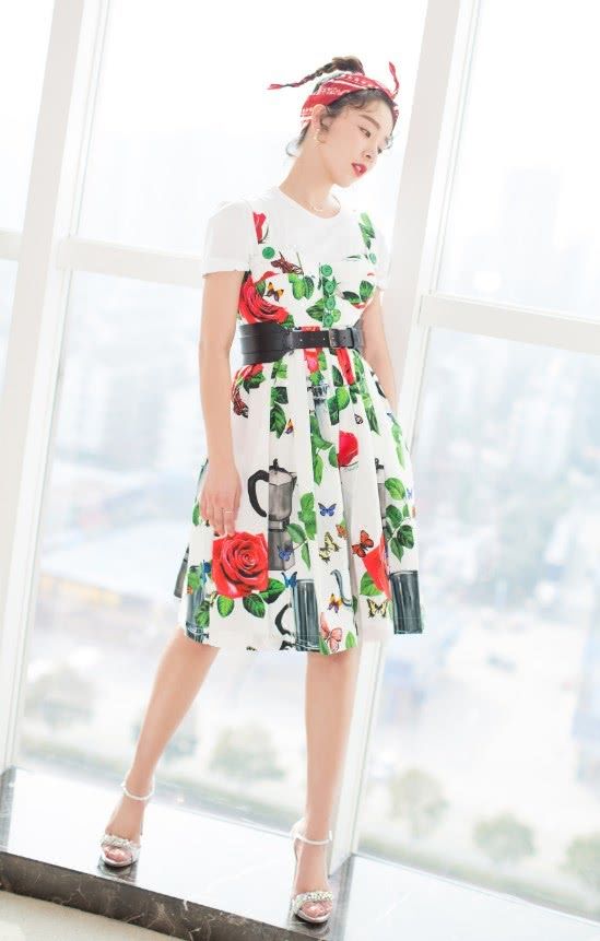 阚清子只是把腰带系到大腿上，腿就长了20厘米，腿真让人自卑