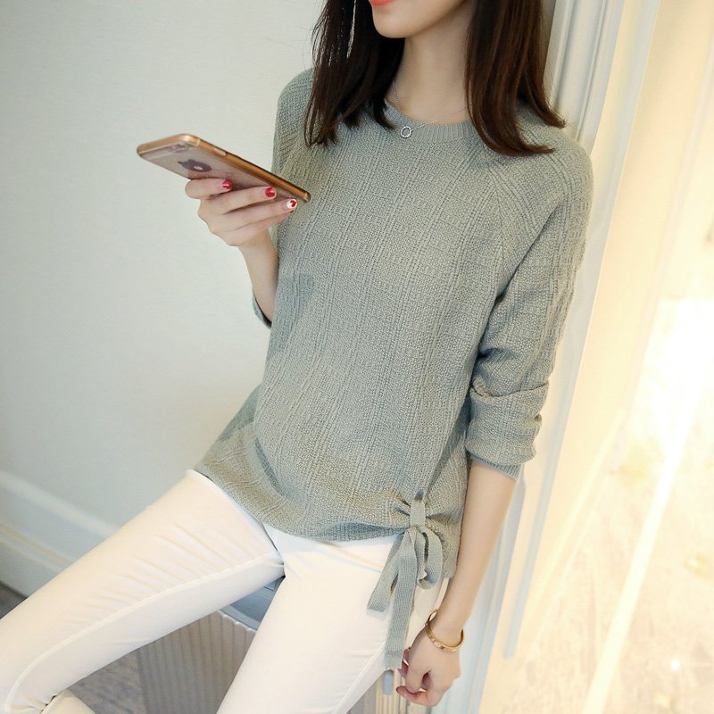 马上中秋，短袖别穿了，看这秋衫，时髦又遮肉，52岁小姨穿忒美