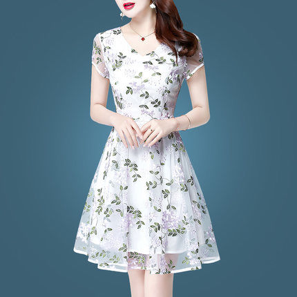 收腰连衣裙尽显好身材，今夏你可别错过哦