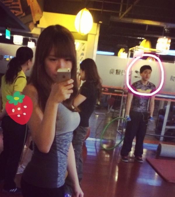 喜欢健身的女人 除了身材好韧性也不差