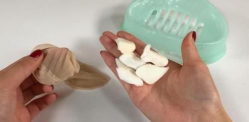  [垃圾桶]为啥穿旧的丝袜不要扔？原来套在垃圾桶上还有大作用，太棒了