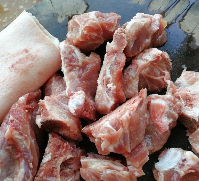  [鲜香]骨头萝卜粉丝汤，鲜香入味，令人大快朵颐