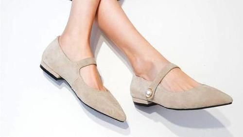 不是所有的女人都爱穿高跟鞋，优雅的平底浅口鞋，舒适又好看