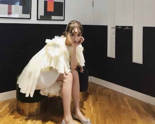 14岁被亲妈带上整容不归路花400万整容如今容貌让人不忍直视