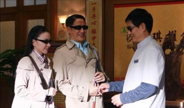 「镜头」他是知名老演员,带红王宝强,因挡住小鲜肉镜头被一把推倒在地
