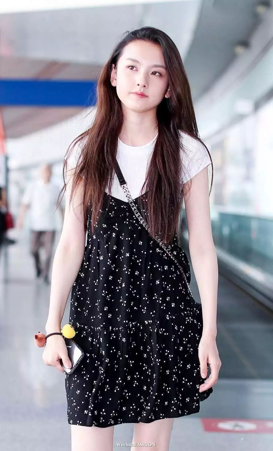 明星 | 孟美岐机场大玩“下半身失踪” 韩雪太会穿献上我的膝盖